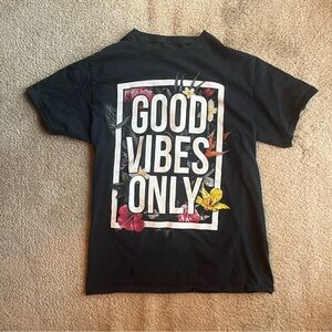 Good Vibes Only t-shirt 🌸 size small